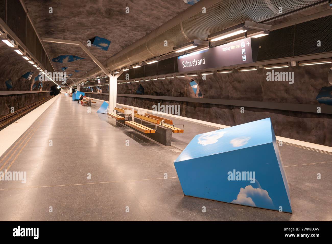 La metropolitana, la metropolitana, la linea della metropolitana di Stoccolma, Solna Strand fermano sulla linea blu, con la sua famosa arte delle nuvole. Foto Stock