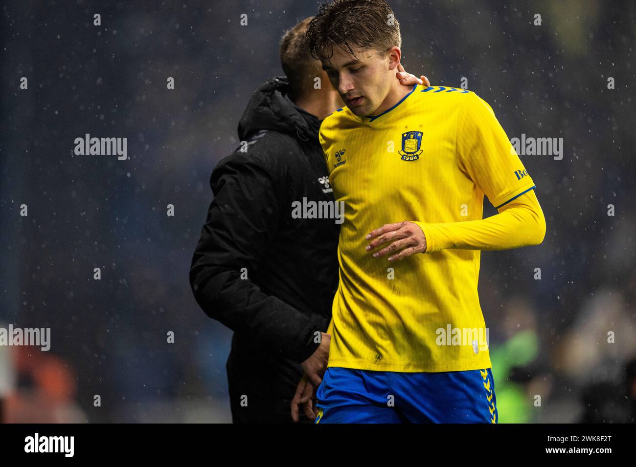 Brondby, Danimarca. 18 febbraio 2024. Henrik Heggheim di Broendby IF lascia il campo con un cartellino rosso durante il 3F Superliga match tra Broendby IF e FC Midtjylland al Brondby Stadion. (Photo Credit: Gonzales Photo/Alamy Live News Foto Stock