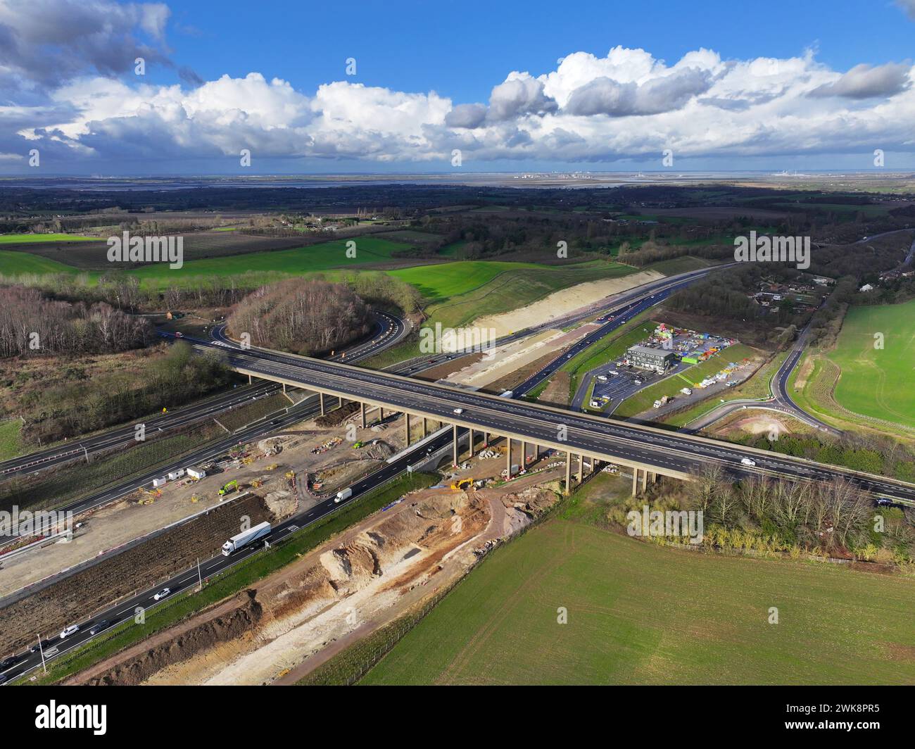 Sittingbourne, Kent, Regno Unito - 18 febbraio 2024 proseguono i lavori per i miglioramenti allo svincolo 5 m2, previsti per l'inverno 2024/25 Foto Stock