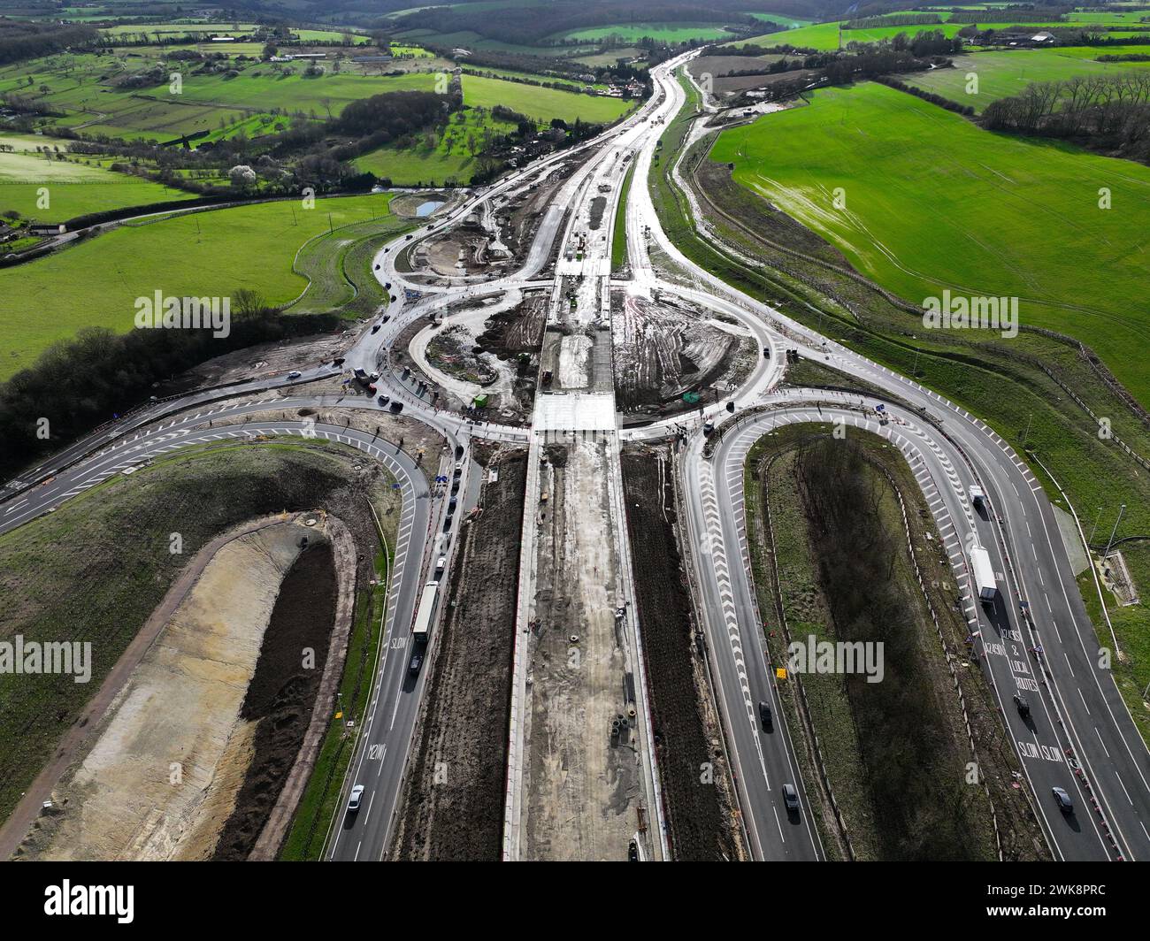 Sittingbourne, Kent, Regno Unito - 18 febbraio 2024 proseguono i lavori per i miglioramenti allo svincolo 5 m2, previsti per l'inverno 2024/25 Foto Stock