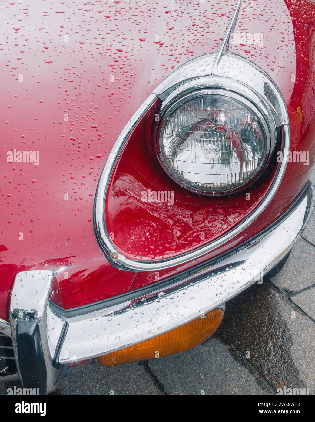 Lato anteriore di una Jaguar e-Type Classic rossa Foto Stock