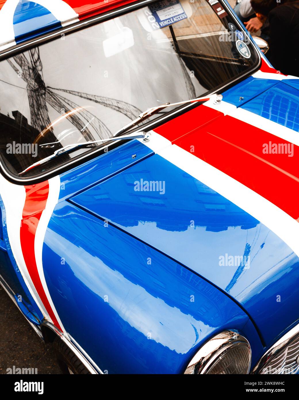 Mini auto Austin con carrozzeria British Union Jack Foto Stock
