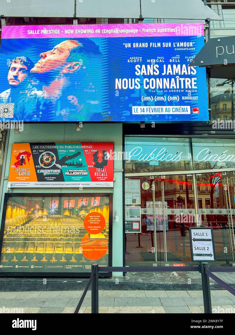 Parigi, Francia, Vista ravvicinata, Avenue Champs-Elysees, fronte, cinema francese, poster cinematografici (Sans Jamais Nous Connaitre) (tutti noi estranei) Foto Stock