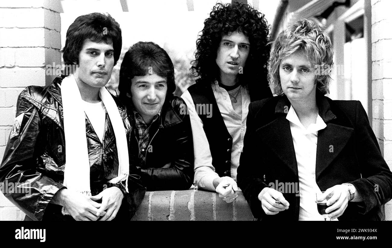 Queen - da sinistra a destra; Freddie Mercury, John Deacon, Brian May e Roger Taylor - c1977 Foto Stock