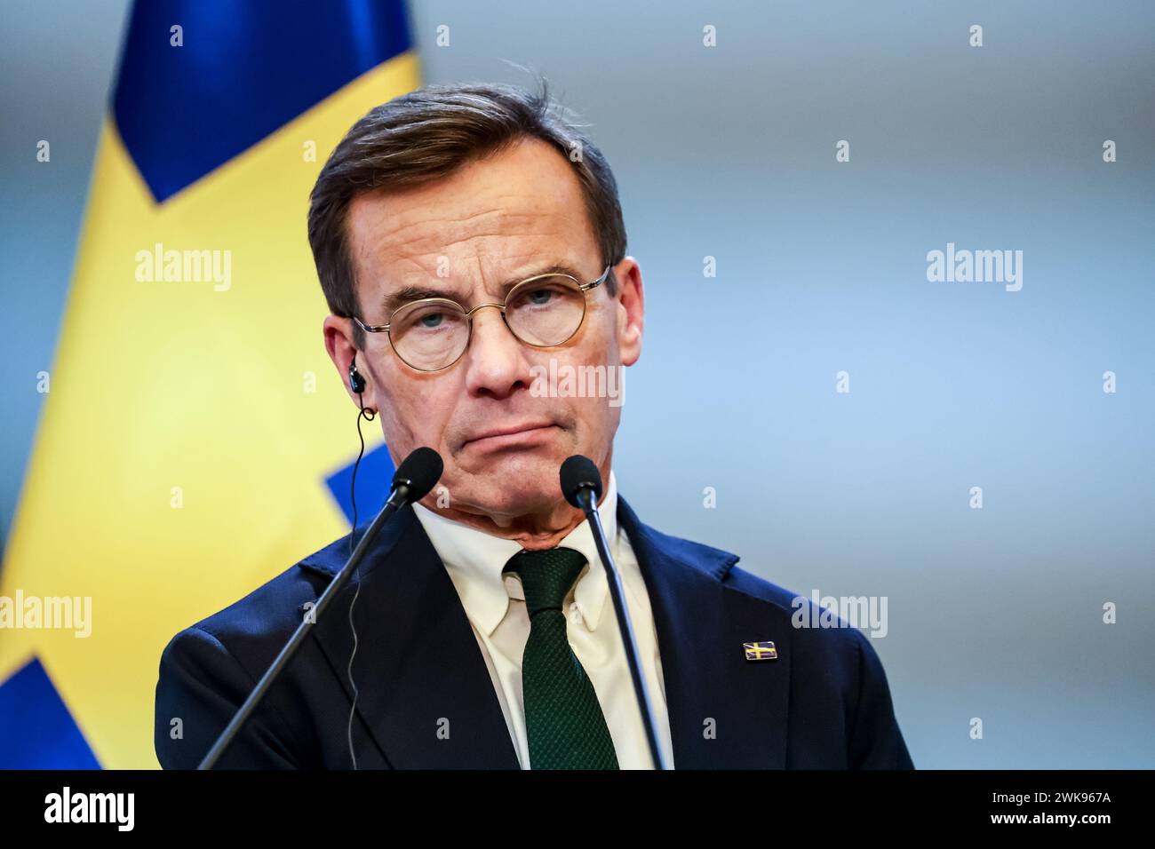 Varsavia, Polonia, 19 febbraio 2024. Varsavia, Polonia, 19 febbraio 2024. Il primo ministro svedese Ulf Kristensson parla alla stampa durante una conferenza stampa durante un incontro bilaterale con il primo ministro polacco Donald Tusk nel Cancellario del primo ministro in via Ujazdowska a Varsavia, la capitale della Polonia. L'adesione della NATO alla Svezia e le questioni di sicurezza regionale dopo la guerra russa all'Ucraina sono all'ordine del giorno. Crediti: Dominika Zarzycka/Alamy Live News Foto Stock