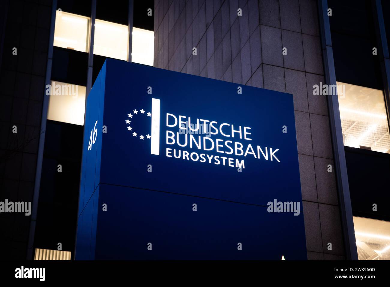 19 febbraio 2024, Fráncfort;: La banca centrale tedesca, la Bundesbank, ha previsto nel suo ultimo rapporto mensile che la debole performance dell'economia tedesca continuerà nei primi mesi di quest'anno. Foto: Lando Hass/dpa Foto Stock