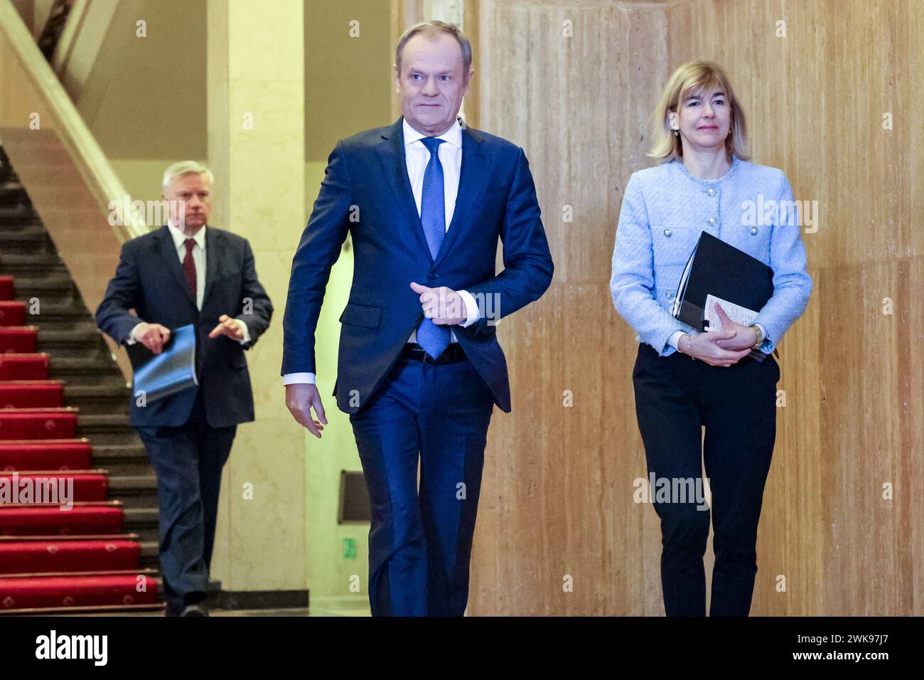 Varsavia, Polonia, 19 febbraio 2024. Il primo ministro polacco Donald Tusk arriva a salutare il primo ministro svedese Ulf Kristensson per un incontro bilaterale nel Cancellario del primo ministro in via Ujazdowska a Varsavia, la capitale della Polonia. L'adesione della NATO alla Svezia e le questioni di sicurezza regionale dopo la guerra russa all'Ucraina sono all'ordine del giorno. Crediti: Dominika Zarzycka/Alamy Live News Foto Stock