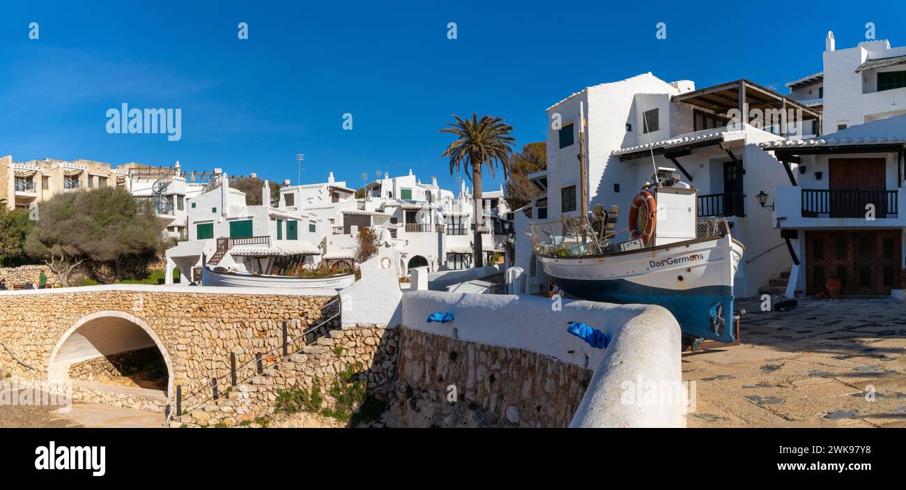 Binibeca Vell, Spagna - 24 gennaio 2024: Veduta dell'idilliaco villaggio di Binibeca Vell a Minorca Foto Stock