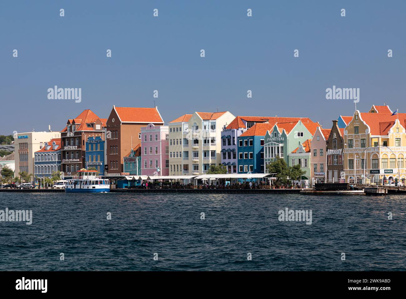 Colorate case dei mercanti Willemstad Curacao isola dei Caraibi olandesi Paesi Bassi Isola dei Caraibi meridionali Foto Stock