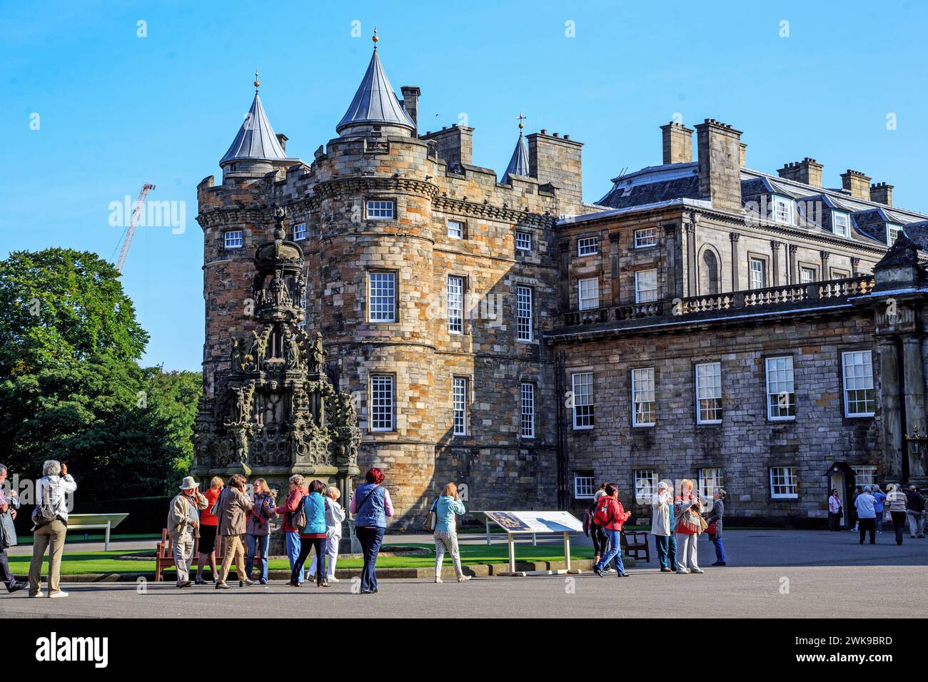 EDIMBURGO, GRAN BRETAGNA - 10 SETTEMBRE 2014: Questo è l'Holyrood Palace, l'antica residenza dei re scozzesi. Foto Stock
