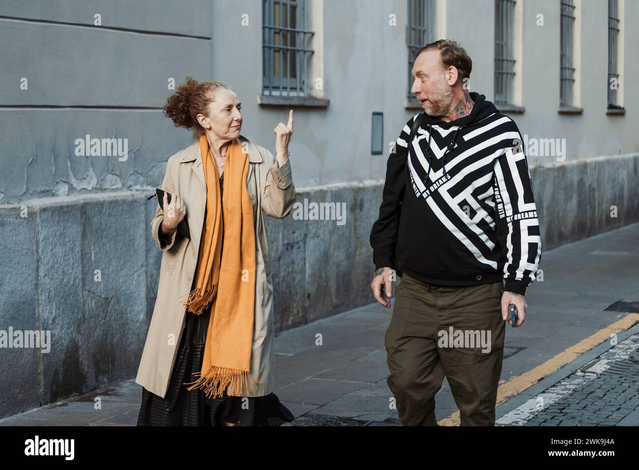 Ospiti fuori Bally Show durante la settimana della moda di Milano abbigliamento donna Primavera/Estate 2024. Foto Stock