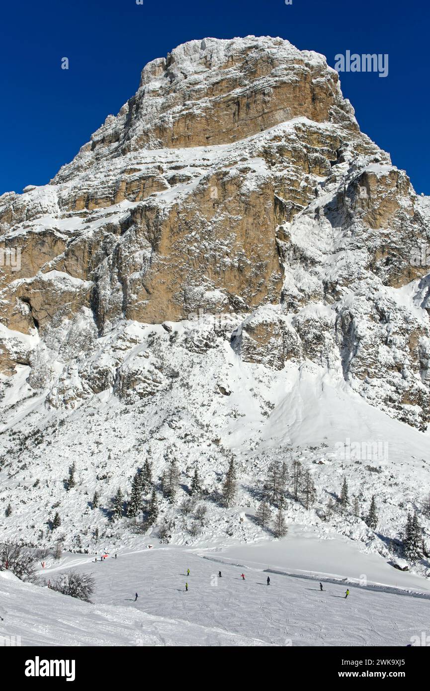 Monte Sassongher in inverno, Colfosco, comprensorio sciistico dell'alta Badia, Dolomiti, alto Adige, Italia Foto Stock