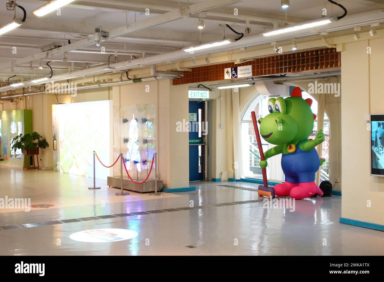 Hong Kong, Cina - 4 febbraio 2024: Vista dell'area pubblica del Centro risorse e della mostra sull'educazione sanitaria. Foto Stock