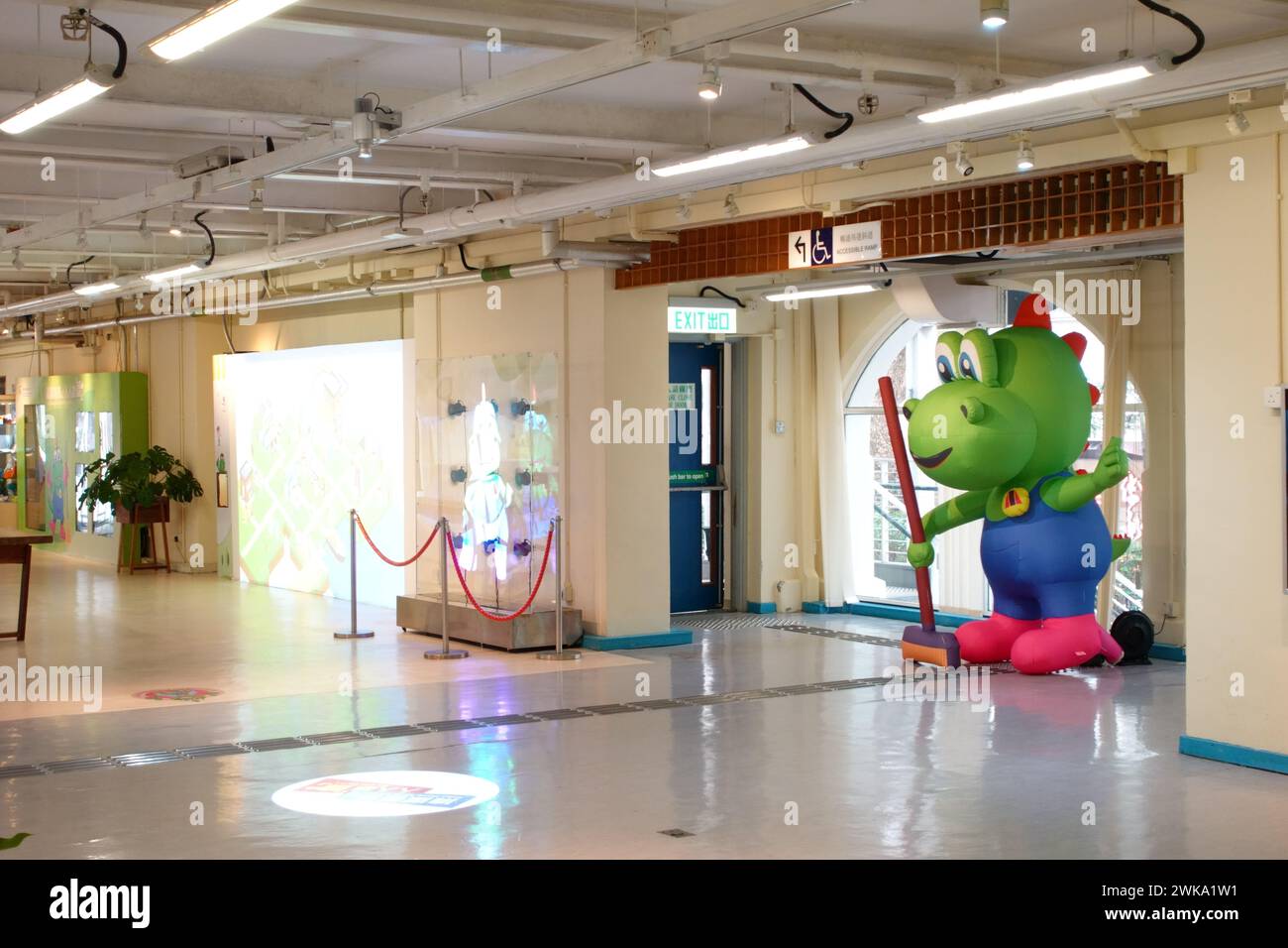 Hong Kong, Cina - 4 febbraio 2024: Vista dell'area pubblica del Centro risorse e della mostra sull'educazione sanitaria. Foto Stock