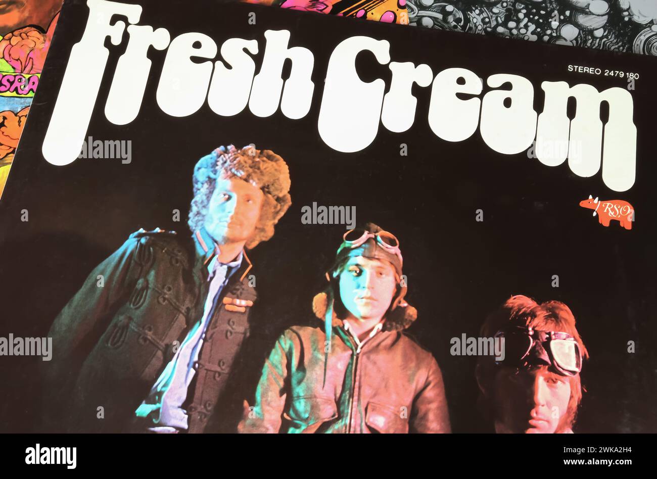 Viersen, Germania - 9 gennaio. 2024: Closeup della rock band britannica The Cream vinile album di debutto cover Fresh del 1966 Foto Stock