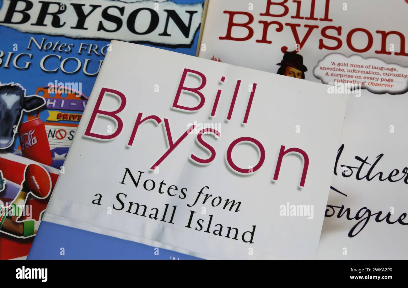 Viersen, Germania - 9 gennaio. 2024: Closeup of Bill Bryson Books Cover Notes from a small Island Foto Stock