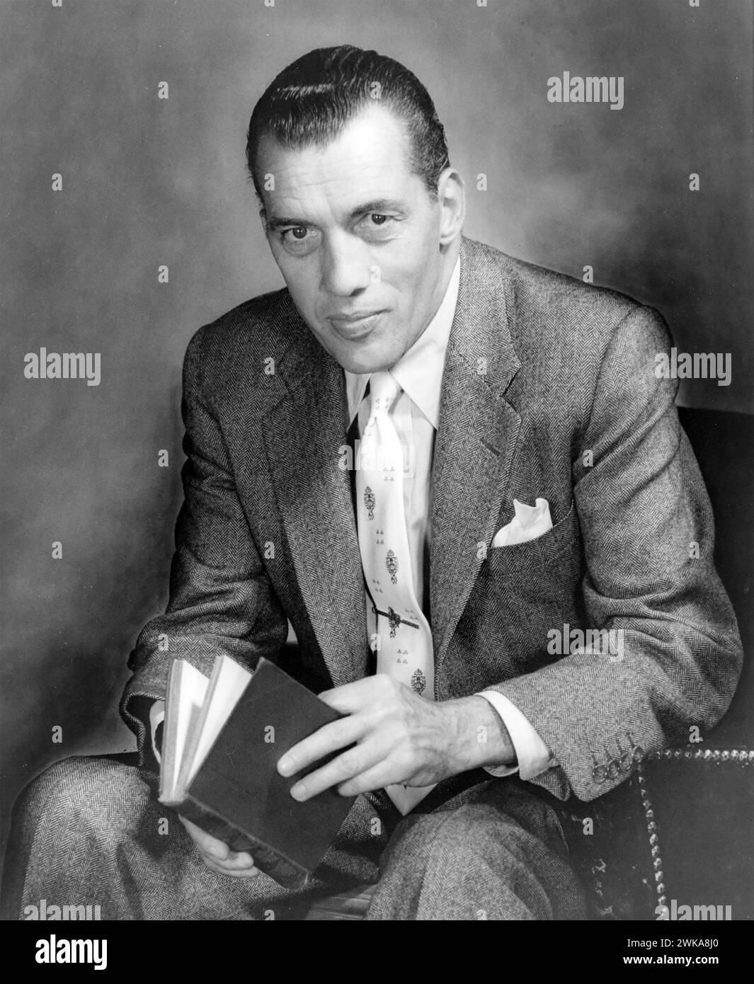 ED SULLIVAN (1901-1974) conduttore televisivo e presentatore americano nel 1955 Foto Stock