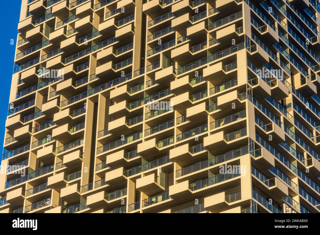 Volders: Appartamento alto Marina Torre della compagnia BUWOG, dettaglio dei balconi in 02. Leopoldstadt, Vienna, Austria Foto Stock