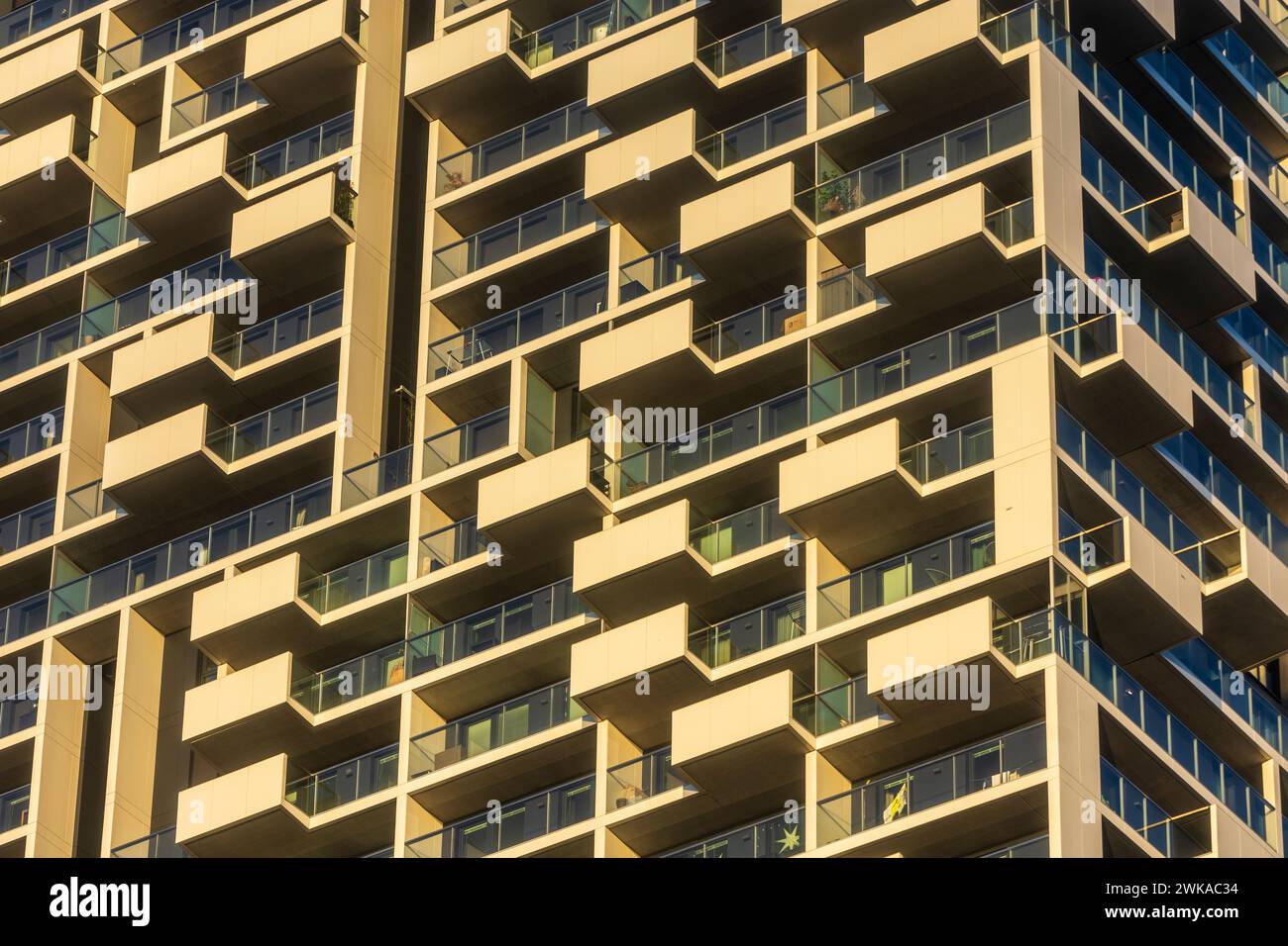 Volders: Appartamento alto Marina Torre della compagnia BUWOG, dettaglio dei balconi in 02. Leopoldstadt, Vienna, Austria Foto Stock