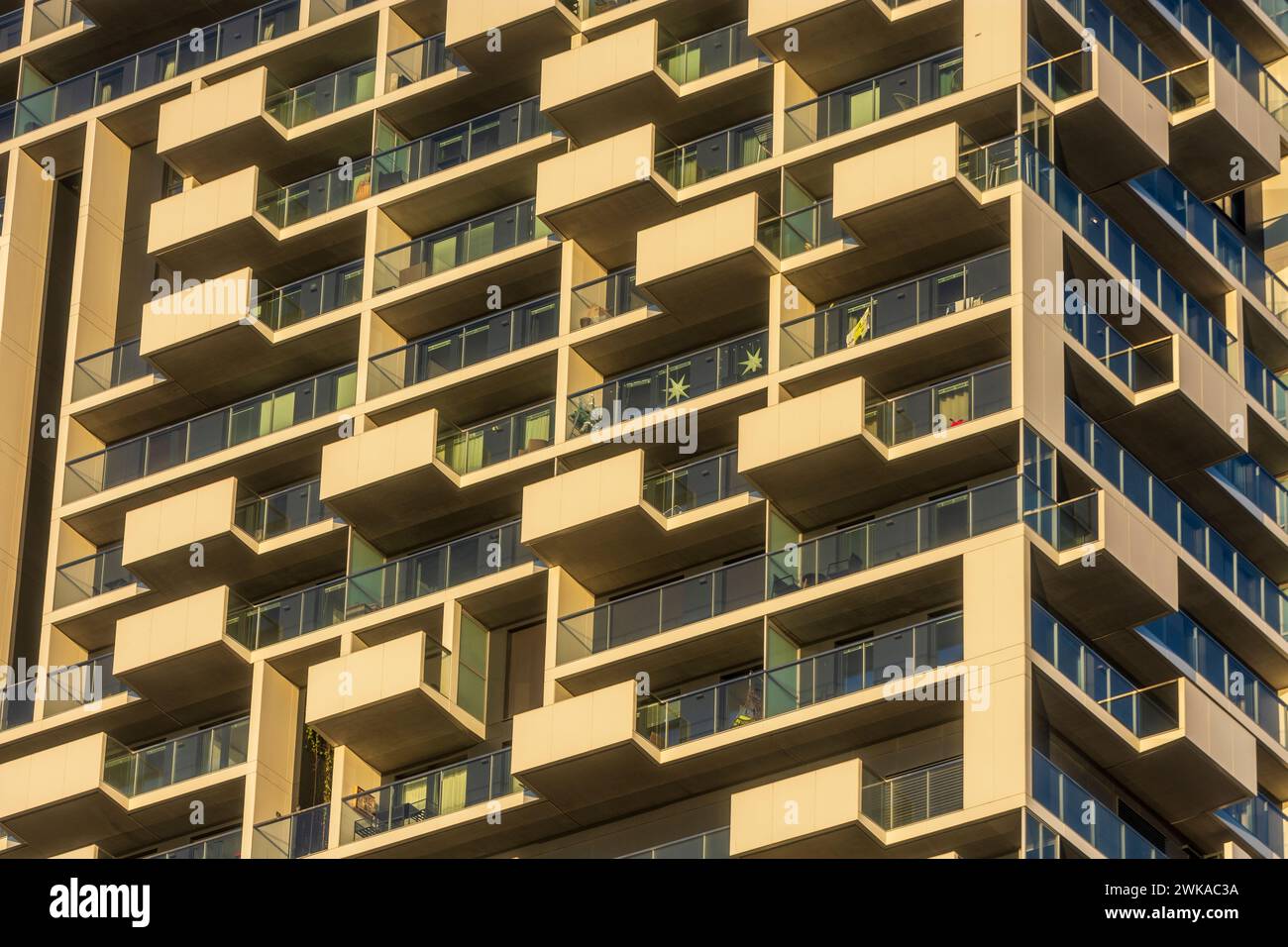 Volders: Appartamento alto Marina Torre della compagnia BUWOG, dettaglio dei balconi in 02. Leopoldstadt, Vienna, Austria Foto Stock