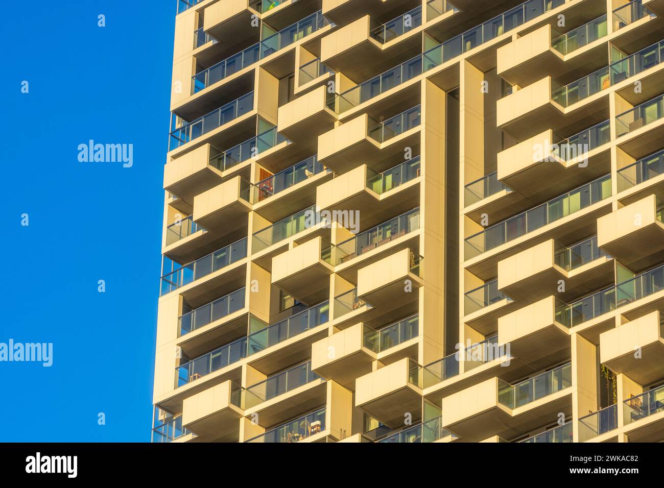 Volders: Appartamento alto Marina Torre della compagnia BUWOG, dettaglio dei balconi in 02. Leopoldstadt, Vienna, Austria Foto Stock