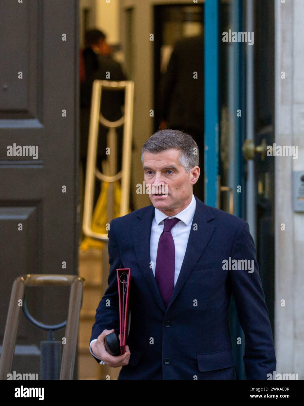 Londra, Regno Unito. 19 febbraio 2024. Mark harper Segretario di Stato per i trasporti visto fuori dall'Ufficio del Gabinetto per la riunione settimanale del Gabinetto credito: Richard Lincoln/Alamy Live News Foto Stock