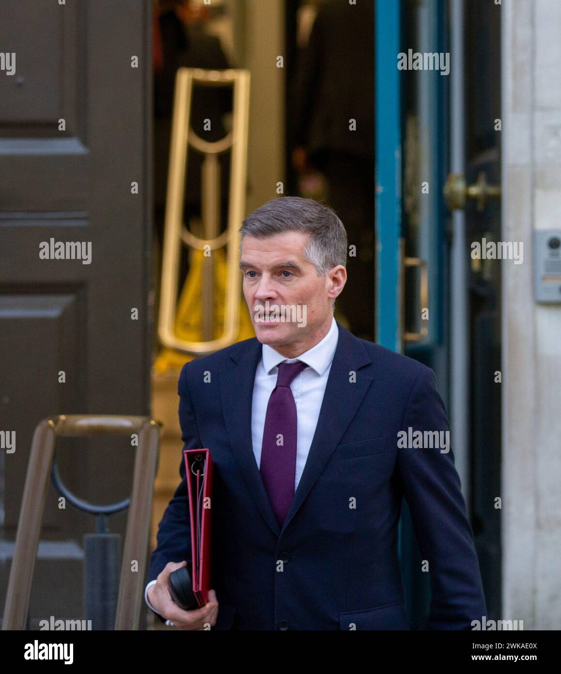 Londra, Regno Unito. 19 febbraio 2024. Mark harper Segretario di Stato per i trasporti visto fuori dall'Ufficio del Gabinetto per la riunione settimanale del Gabinetto credito: Richard Lincoln/Alamy Live News Foto Stock