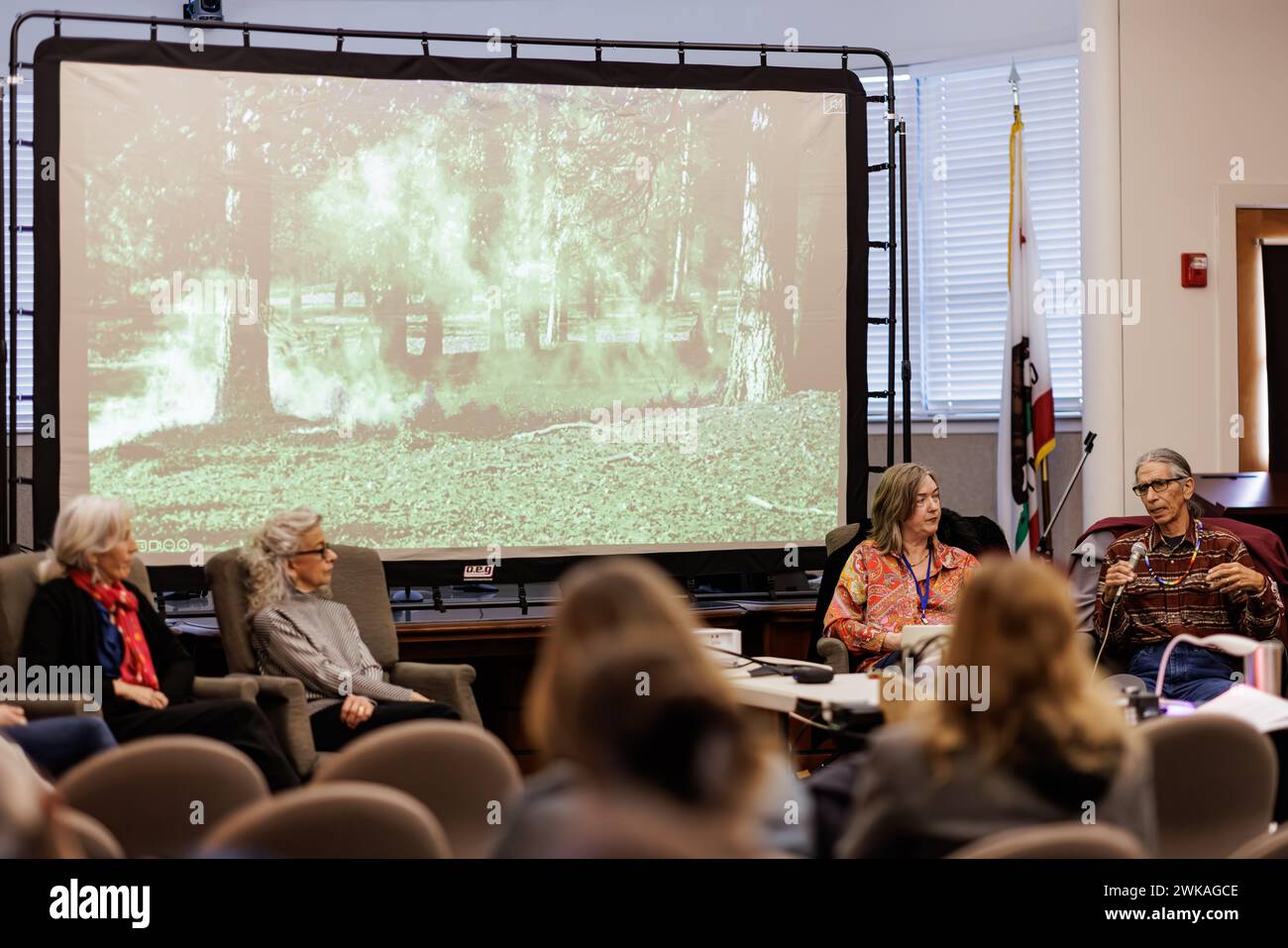Nevada City, Stati Uniti. 17 febbraio 2024. La South Yuba River Citizens League ospita il Wild and Scenic Film Festival 2024 a Nevada City e Grass Valley, California, dal 15 al 19 febbraio 2024. Il Creative Corps Model Panel sta discutendo di scarsità di cibo, acqua dolce, conflitti di terra fertile, incendi e minacce per la salute pubblica, così come di come artisti, portatori di cultura, musei, gallerie e altre ONG stanno sensibilizzando, al municipio di Nevada City, California, sabato 17 febbraio 2024. (Foto di Penny Collins/NurPhoto) credito: NurPhoto SRL/Alamy Live News Foto Stock