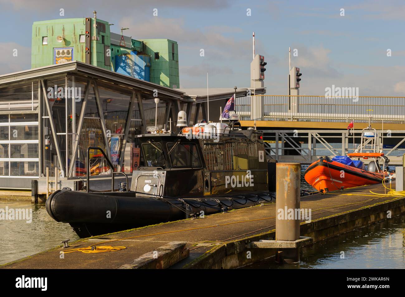 Un motoscafo della polizia Dorset a Poole Quay, Dorset, Inghilterra Foto Stock