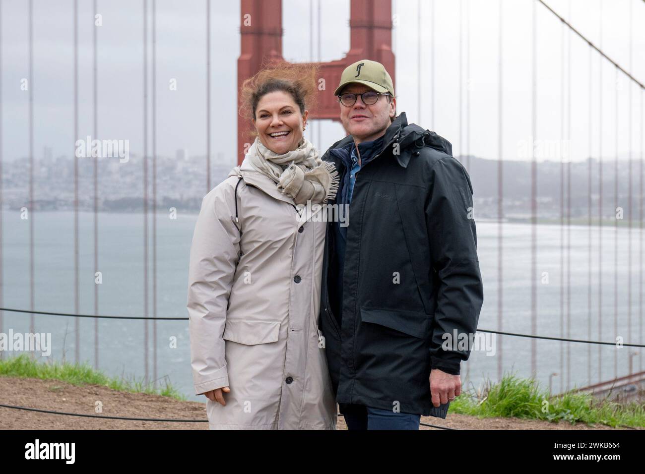 San Francisco, Stati Uniti. 19 febbraio 2024. Highlands reali la Principessa ereditaria Vittoria Ingrid Alice Désirée e il Principe Daniele di Svezia visitano il Golden Gate Viewpoint a Battery Spencer Overlook a San Francisco, CALIFORNIA, il 19 febbraio 2024. Parte del loro viaggio ufficiale nella Bay area. (Foto di Skyler Greene/Sipa USA). Crediti: SIPA USA/Alamy Live News Foto Stock