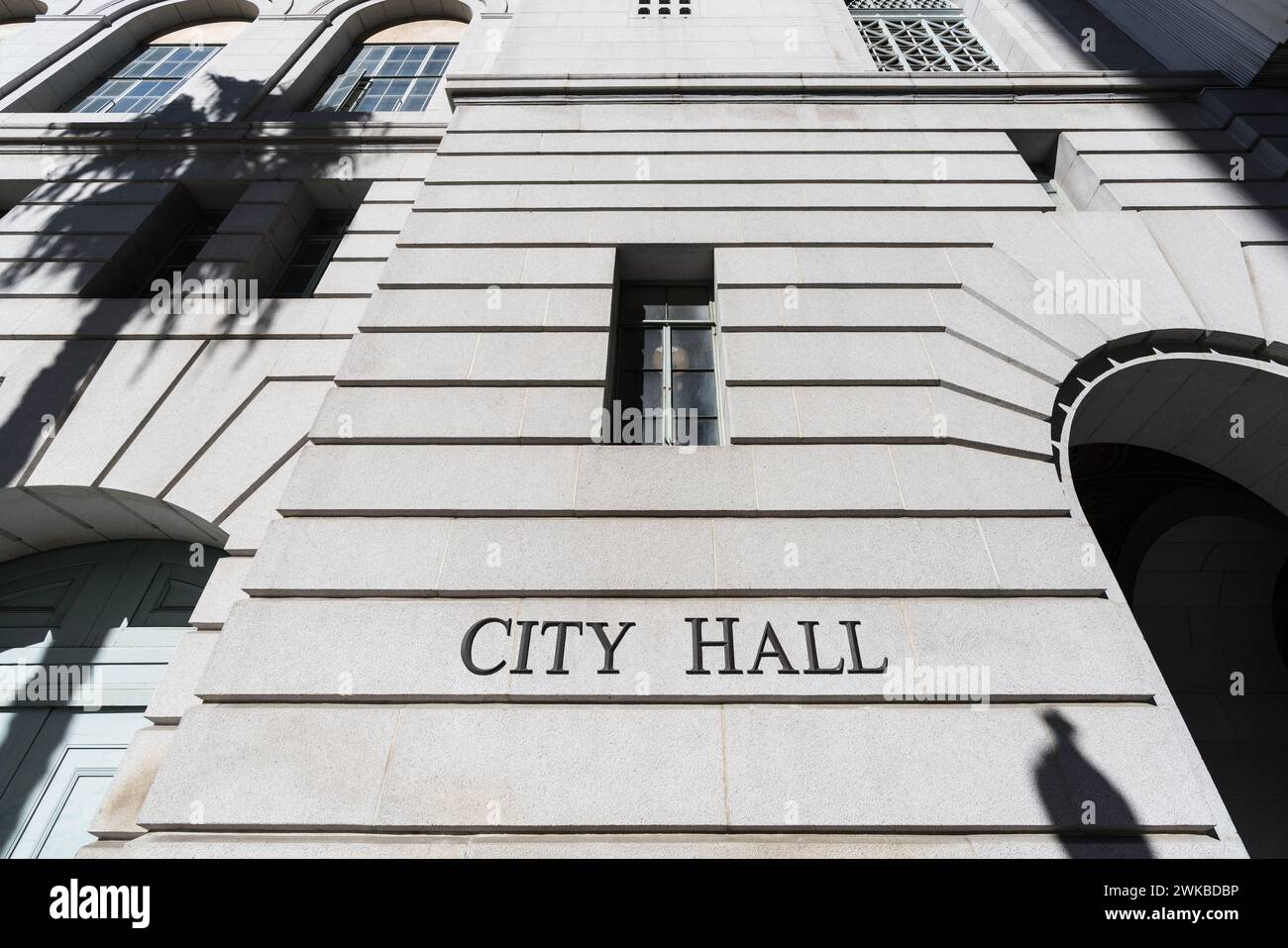 Cartello e edificio del municipio di Los Angeles nella California meridionale. Foto Stock