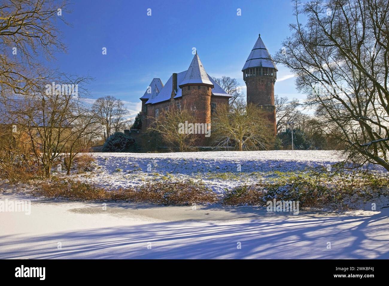 Castello di Linn castello di fossato a Krefeld-Linn in inverno, Germania, Renania settentrionale-Vestfalia, Krefeld Foto Stock