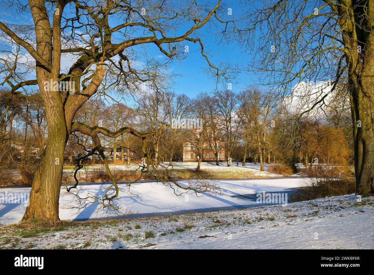 Parco di Greiffenhorst con casa di Greiffenhorst in inverno, Germania, Renania settentrionale-Vestfalia, bassa Renania, Krefeld Foto Stock
