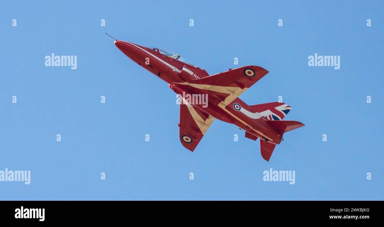 Le frecce rosse della RAF partono dall'aeroporto di Southend per il Clacton Airshow 2022 Foto Stock