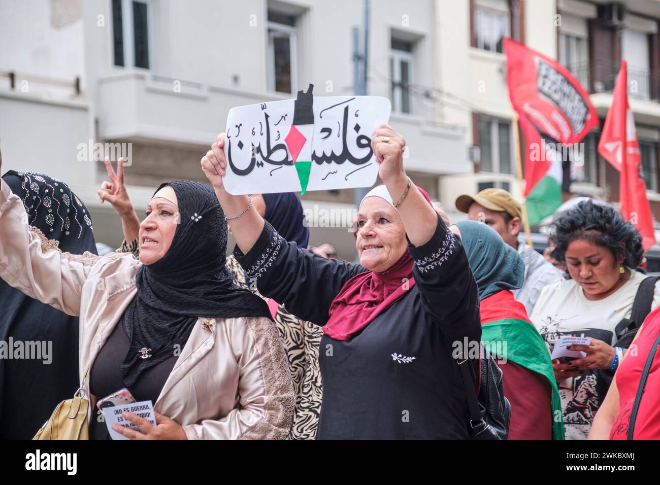 Buenos Aires, Argentina, 16 febbraio 2024: Donne che marciano in solidarietà con la Palestina e contro l'attacco di genocidio di Israele. Foto Stock