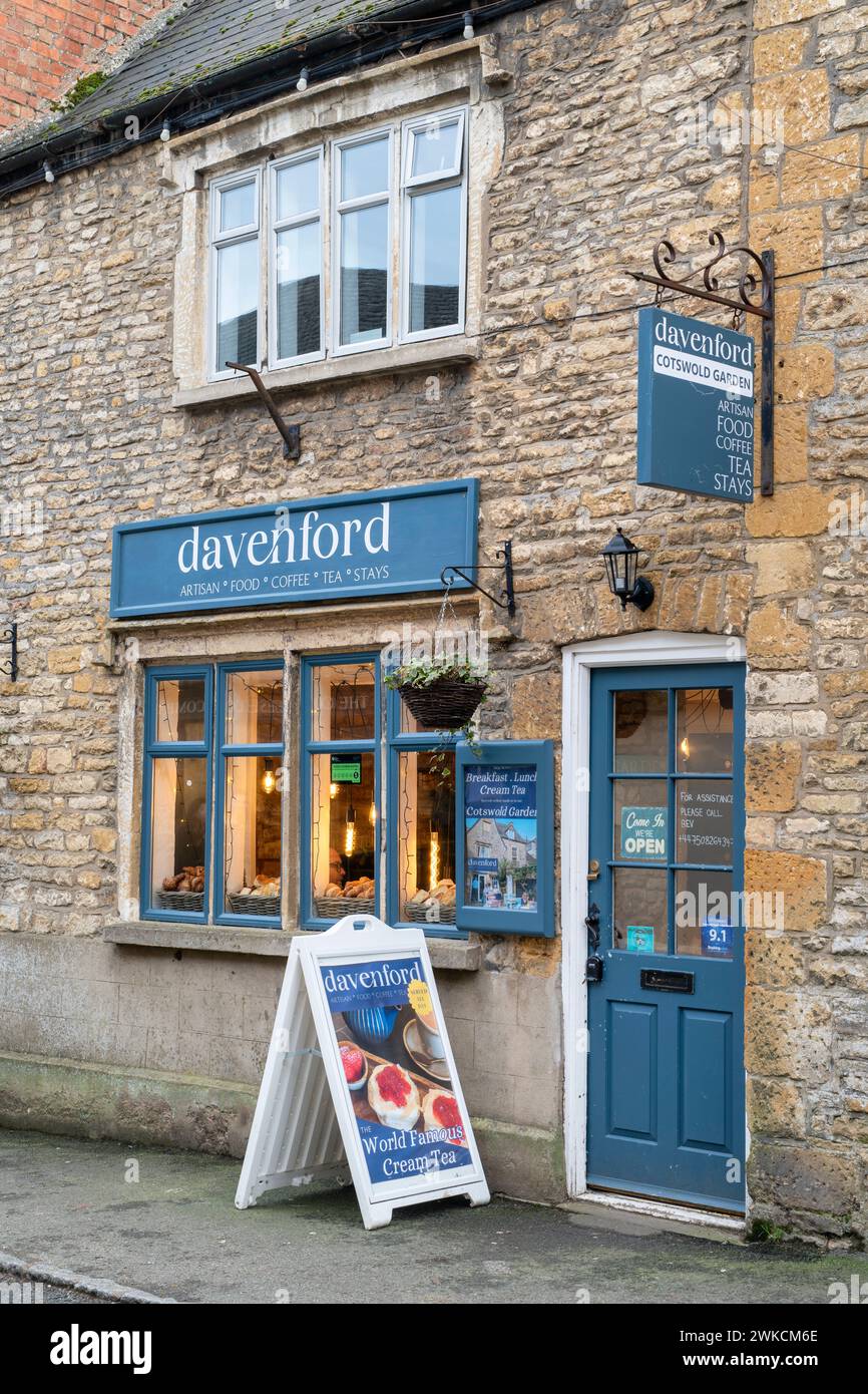 Davenford Cafe nel tardo pomeriggio. Riponi sul Wold, Gloucestershire, Cotswolds, Inghilterra Foto Stock