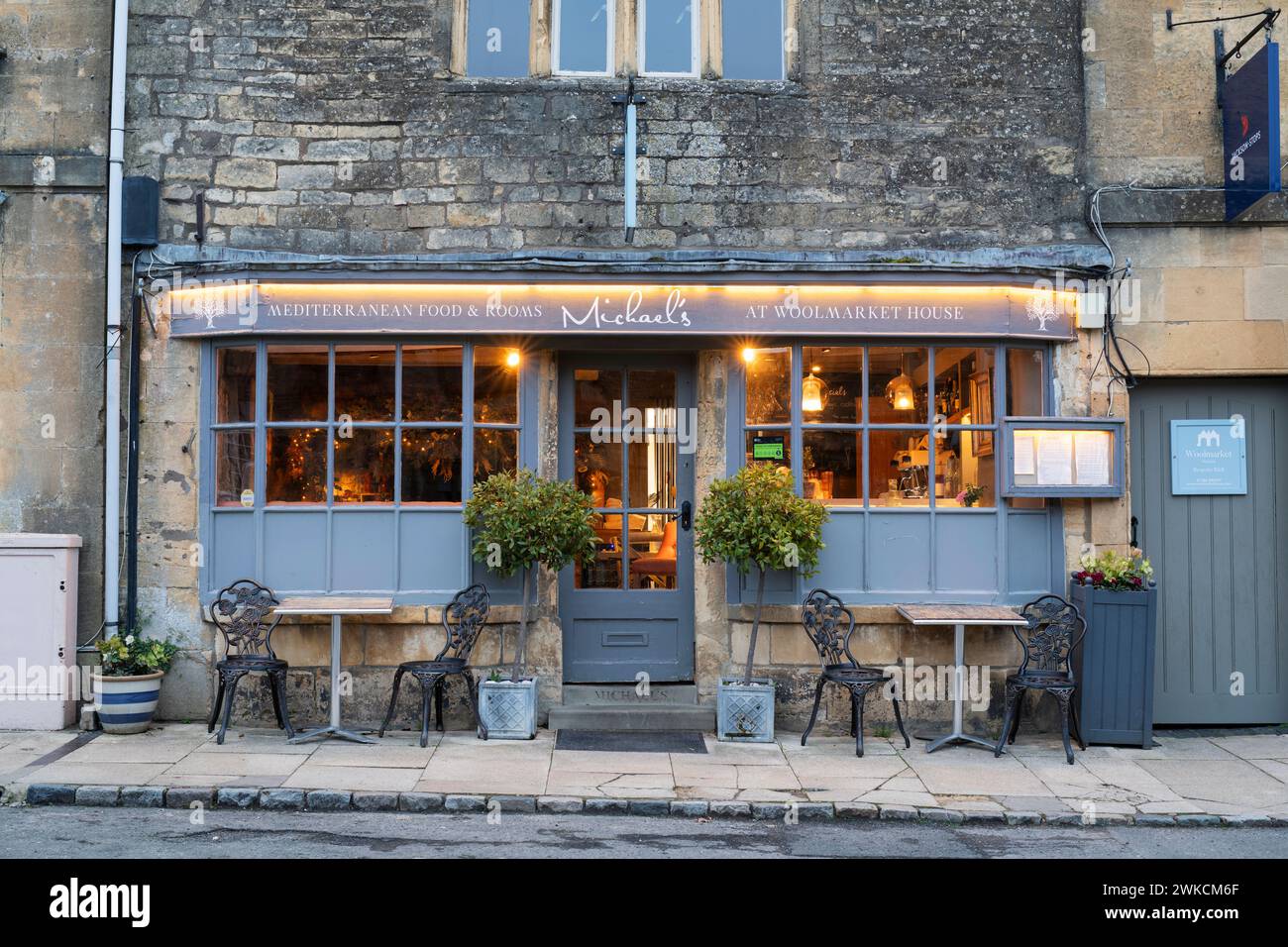 Michael's Mediterranean Restaurant nel tardo pomeriggio. Chipping Campden, Cotswolds, Gloucestershire, Inghilterra Foto Stock