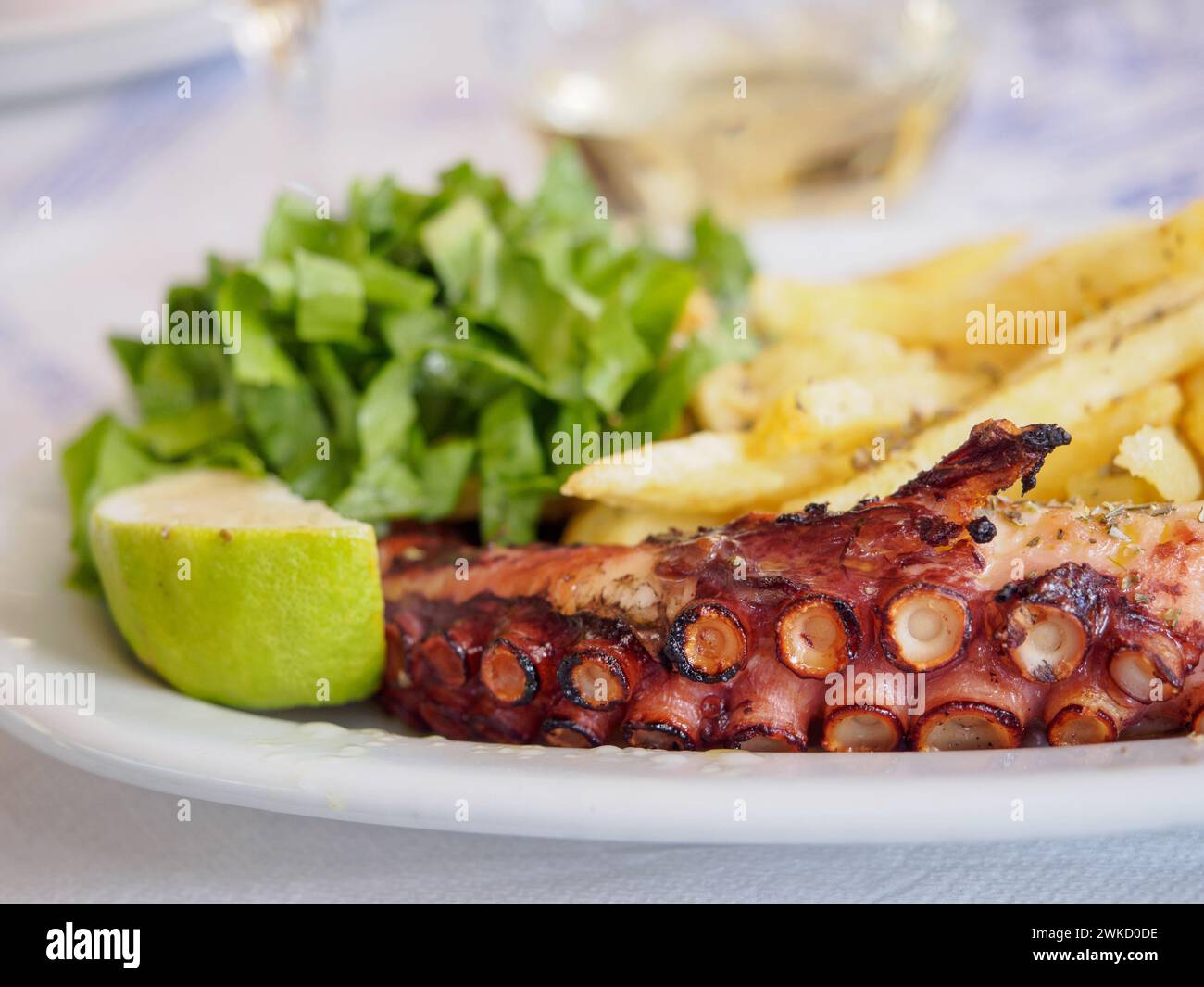Polpo alla griglia in un ristorante greco sull'isola di Lefkada, Grecia Foto Stock