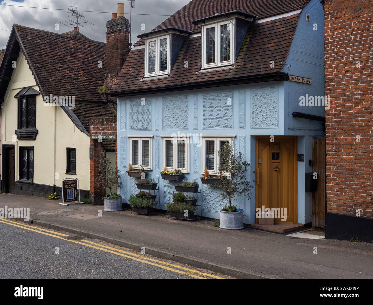 Vecchi cottage colorati, Castle St, Saffron Walden, Essex Foto Stock