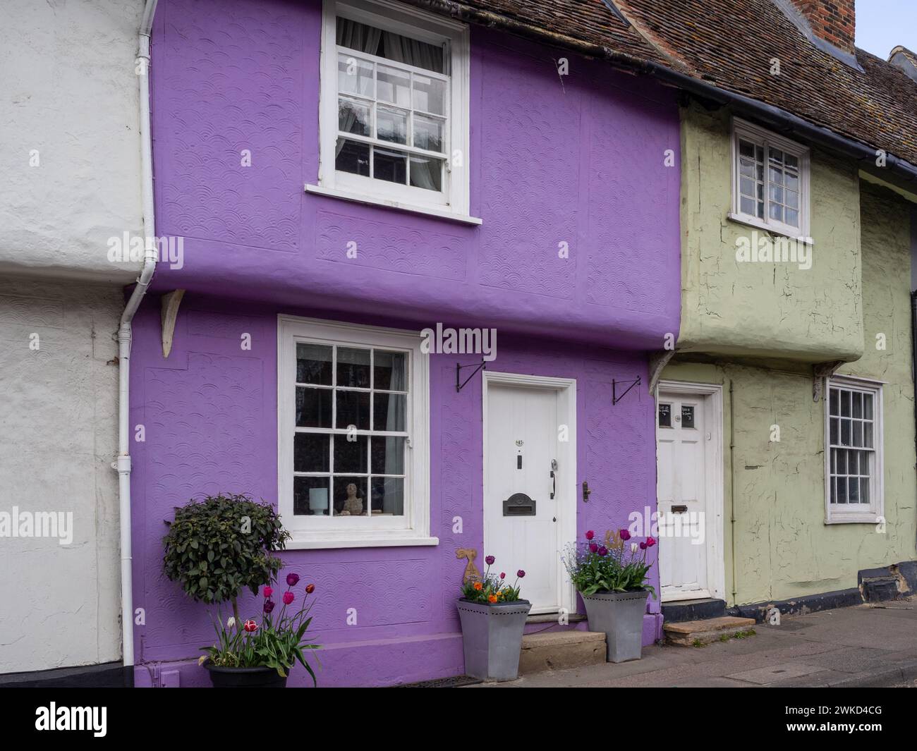 Vecchi cottage colorati, Castle St, Saffron Walden, Essex Foto Stock