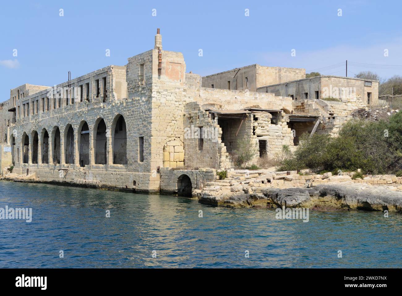 Gzira, Malta - 10 giugno 2016: Il naufragio Lazzaretto, un impianto di quarantena risalente al XVII secolo sull'isola di Manoel nel porto di Marsamxett. Foto Stock
