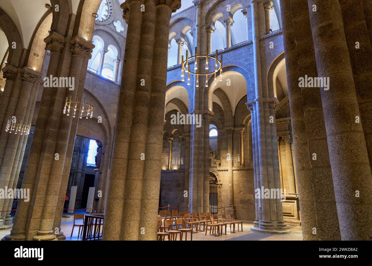 Vista interna della Catedral, Santiago de Compostela, A Coruña, Galizia, Spagna. L'interno della Cattedrale di Santiago de Compostela è una vera captiva Foto Stock