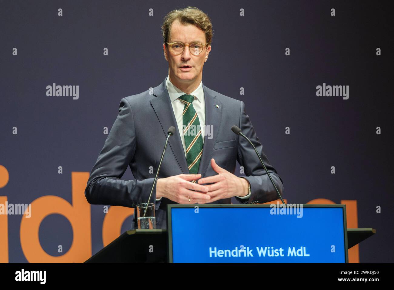 DIDACTA, Die Bildungsmesse in der Kölnmesse. Hendrik Wüst, Ministerpräsident des Landes Nordrhein-Westfalen bei der Eröffnungsrede *** DIDACTA, la fiera dell'educazione presso il centro espositivo di Colonia. Hendrik Wüst, Ministro Presidente dello Stato della Renania settentrionale-Vestfalia al discorso di apertura Nordrhein-Westfalen Deutschland, Germania GMS10603 Foto Stock