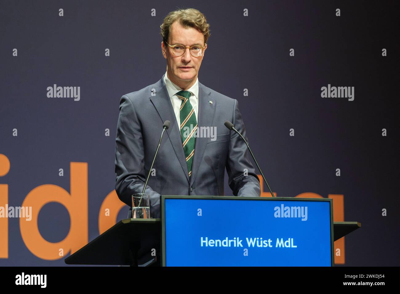 DIDACTA, Die Bildungsmesse in der Kölnmesse. Hendrik Wüst, Ministerpräsident des Landes Nordrhein-Westfalen bei der Eröffnungsrede *** DIDACTA, la fiera dell'educazione presso il centro espositivo di Colonia. Hendrik Wüst, Ministro Presidente dello Stato della Renania settentrionale-Vestfalia al discorso di apertura Nordrhein-Westfalen Deutschland, Germania GMS10600 Foto Stock