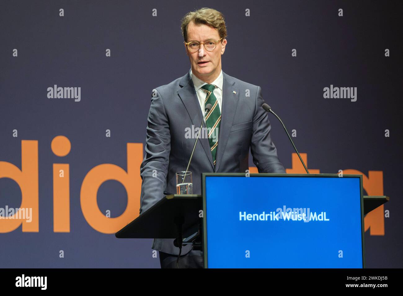 DIDACTA, Die Bildungsmesse in der Kölnmesse. Hendrik Wüst, Ministerpräsident des Landes Nordrhein-Westfalen bei der Eröffnungsrede *** DIDACTA, la fiera dell'educazione presso il centro espositivo di Colonia. Hendrik Wüst, Ministro Presidente dello Stato della Renania settentrionale-Vestfalia al discorso di apertura Nordrhein-Westfalen Deutschland, Germania GMS10608 Foto Stock