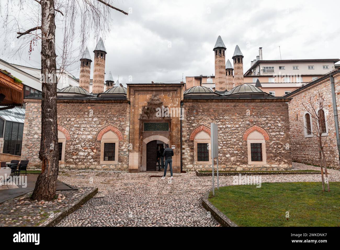 Sarajevo - BiH - 11 FEB 2024: L'ingresso del Museo Gazi Husrev Beg di Sarajevo, Bosnia ed Erzegovina. Foto Stock