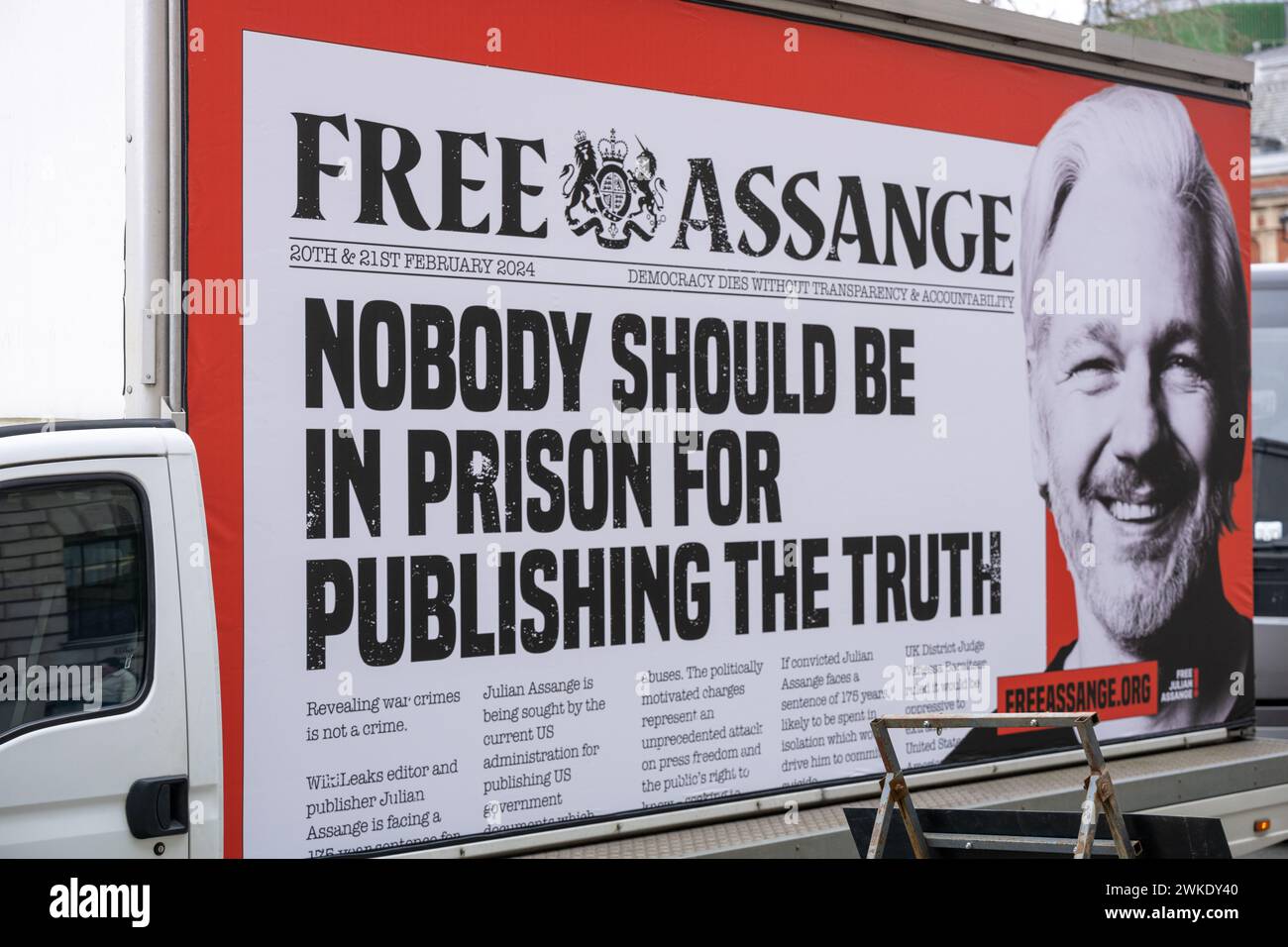Londra, Regno Unito. 20 febbraio 2024. Sostenitori di Julian Assange al di fuori della High Court che sta sentendo un appello contro la sua estradizione negli Stati Uniti credito: Ian Davidson/Alamy Live News Foto Stock