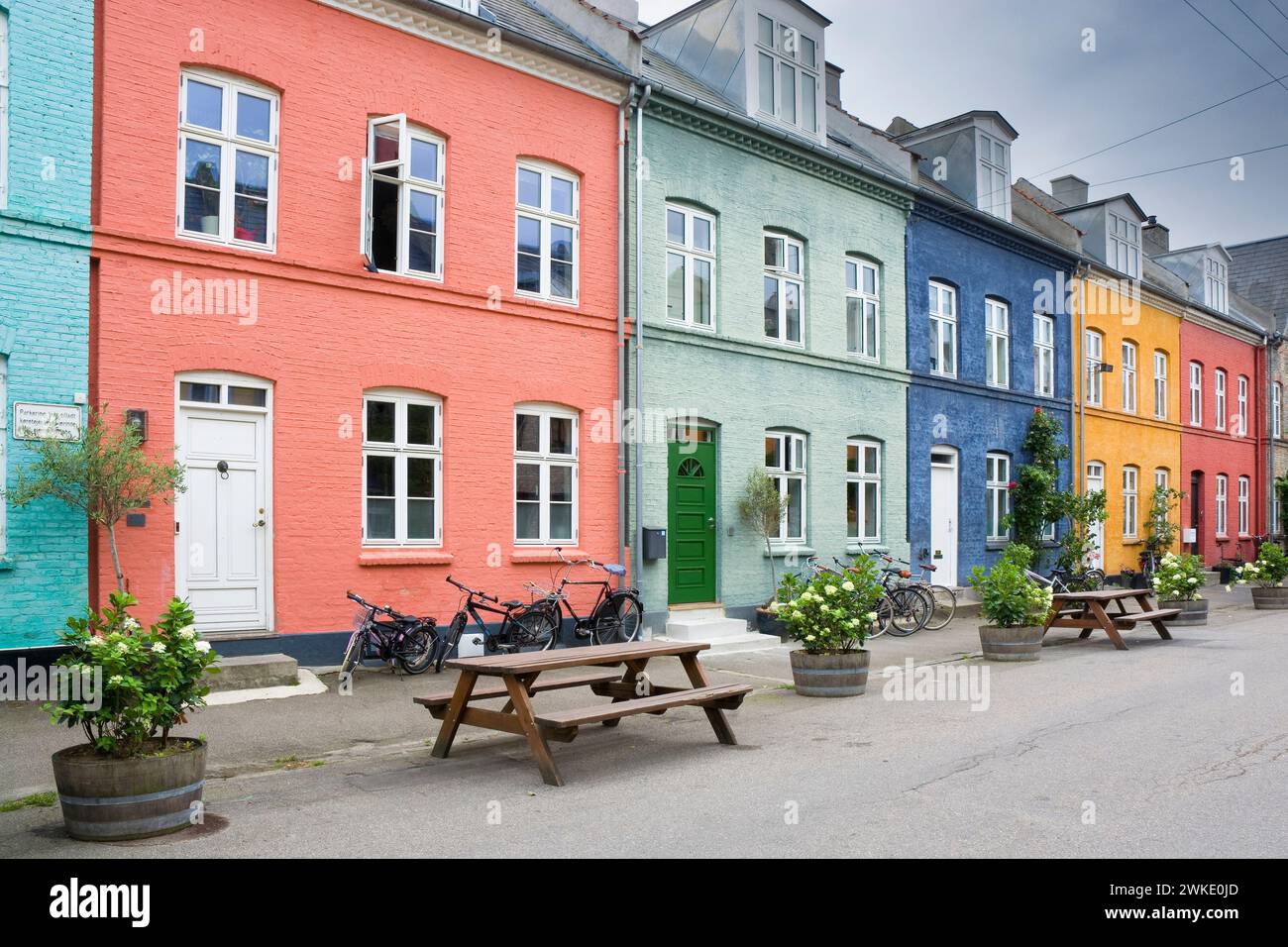 Strada colorata della città vecchia di Copenaghen, Danimarca Foto Stock