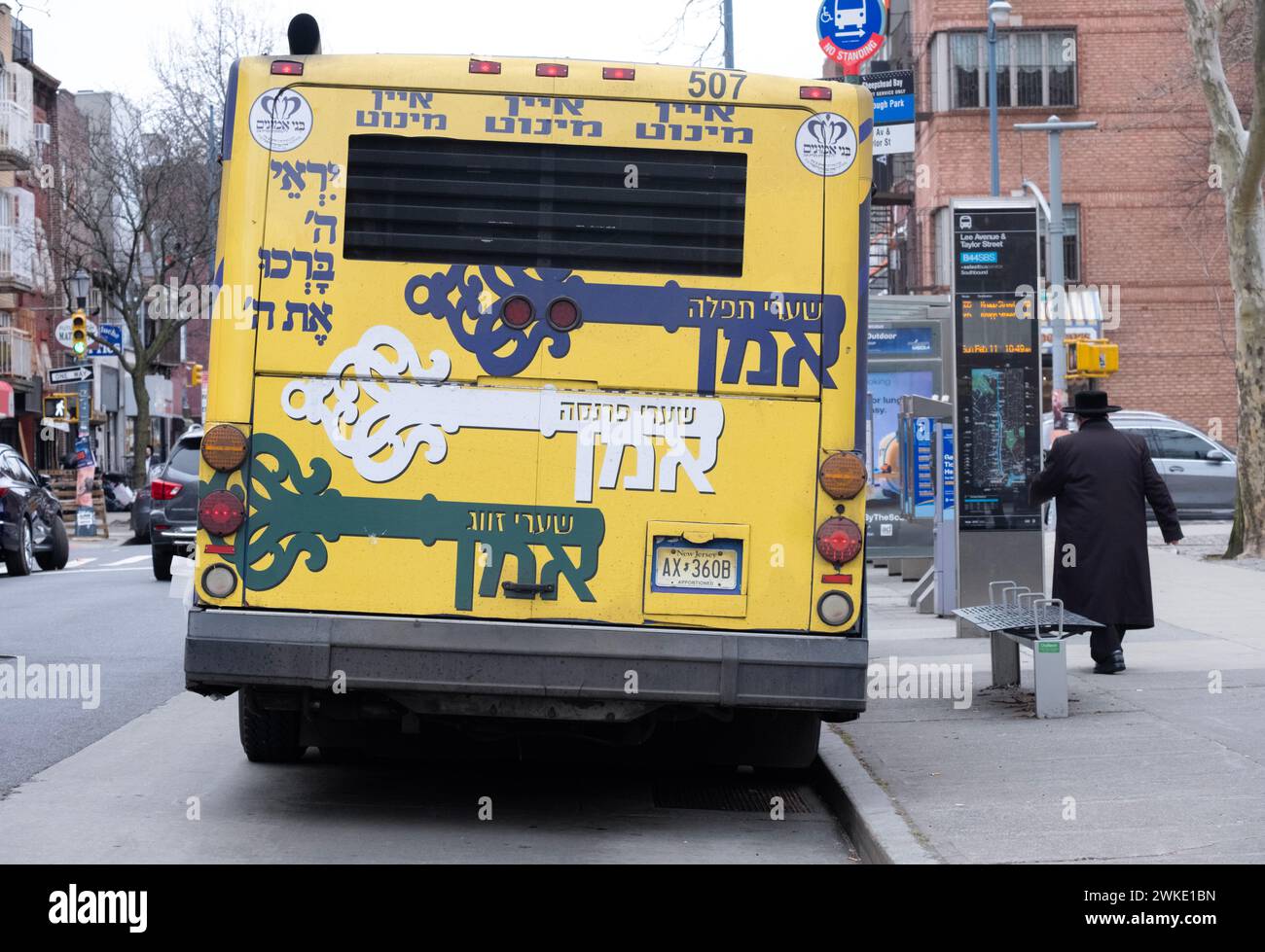 Un autobus privato Bnei Emunim che trasporta ebrei ortodossi da Williamsburg al Borough Park e ritorno. Incoraggia i fedeli a dire "Amen". Foto Stock