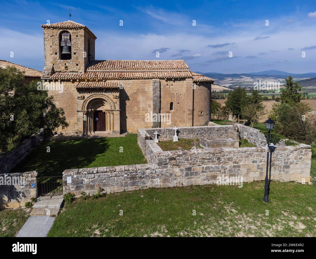 Chiesa romanica di San Martin de Tours di Artaiz, valle di Unciti, Artaiz, Navarra, Spagna. Foto Stock